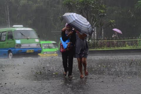 Ilustrasi cuaca di Riau masih berpeluang diguyur hujan selama libur panjang Februari dan Imlek 2024 (foto/int)
